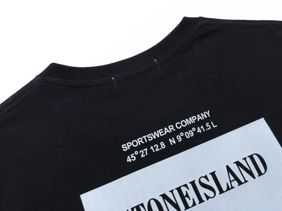 W658#P110💰 [Stone lsland/Stone Island summer printed square 68-15 short-sleeved T-shirt] ⚠️[Original creation with high control of details] -Made of 230g combed cotton 32-count double yarn, soft and comfortable to the touch, sweat-absorbent and breathable. -Simple basic and versatile style, original single quality, the first choice for couples. -Made in a large factory, four needles and five threads on the shoulder, neat alignment, high quality workmanship. -Same style for men and women. Very versatile, one piece for everyone, details are clearly visible. Color: Black White Size: M L